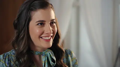 "Cuando sonríes, me haces sonreír": el cumplido de Fuat que hace sonrojar a Suna "Cuando sonríes, me haces sonreír": el cumplido de Fuat que hace sonrojar a Suna