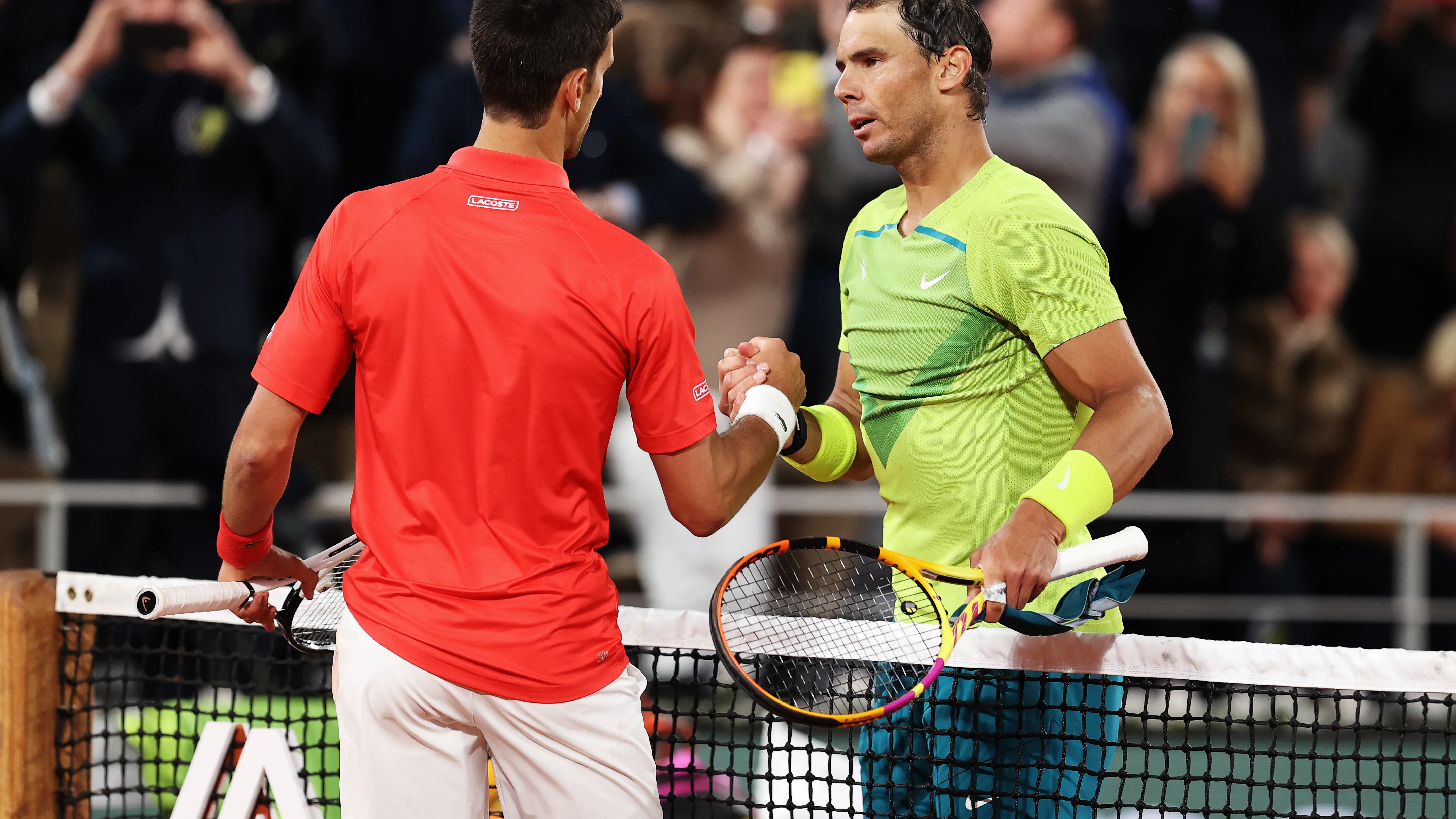 Djokovic y Nadal tras un partido de Roland Garros en 2022 Djokovic y Nadal tras un partido de Roland Garros en 2022