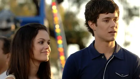 Rachel Bilson y Adam Brody en The O.C. Rachel Bilson y Adam Brody en The O.C.