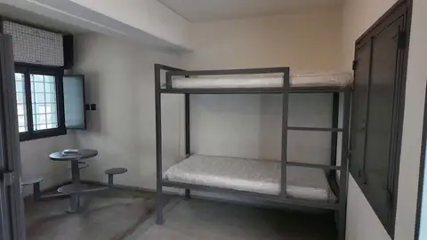 Celdas en las que vivirán los migrantes deportados de Italia Celdas en las que vivirán los migrantes deportados de Italia