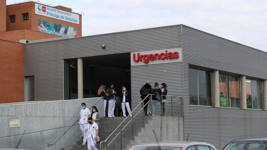 Imagen de la entrada a las Urgencias del hospital Pr&iacute;ncipe de Asturias, en Alcal&aacute; de Henares