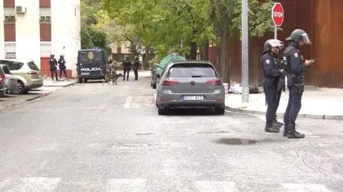 Redada en Las Tres Mil Viviendas en Sevilla Redada en Las Tres Mil Viviendas en Sevilla