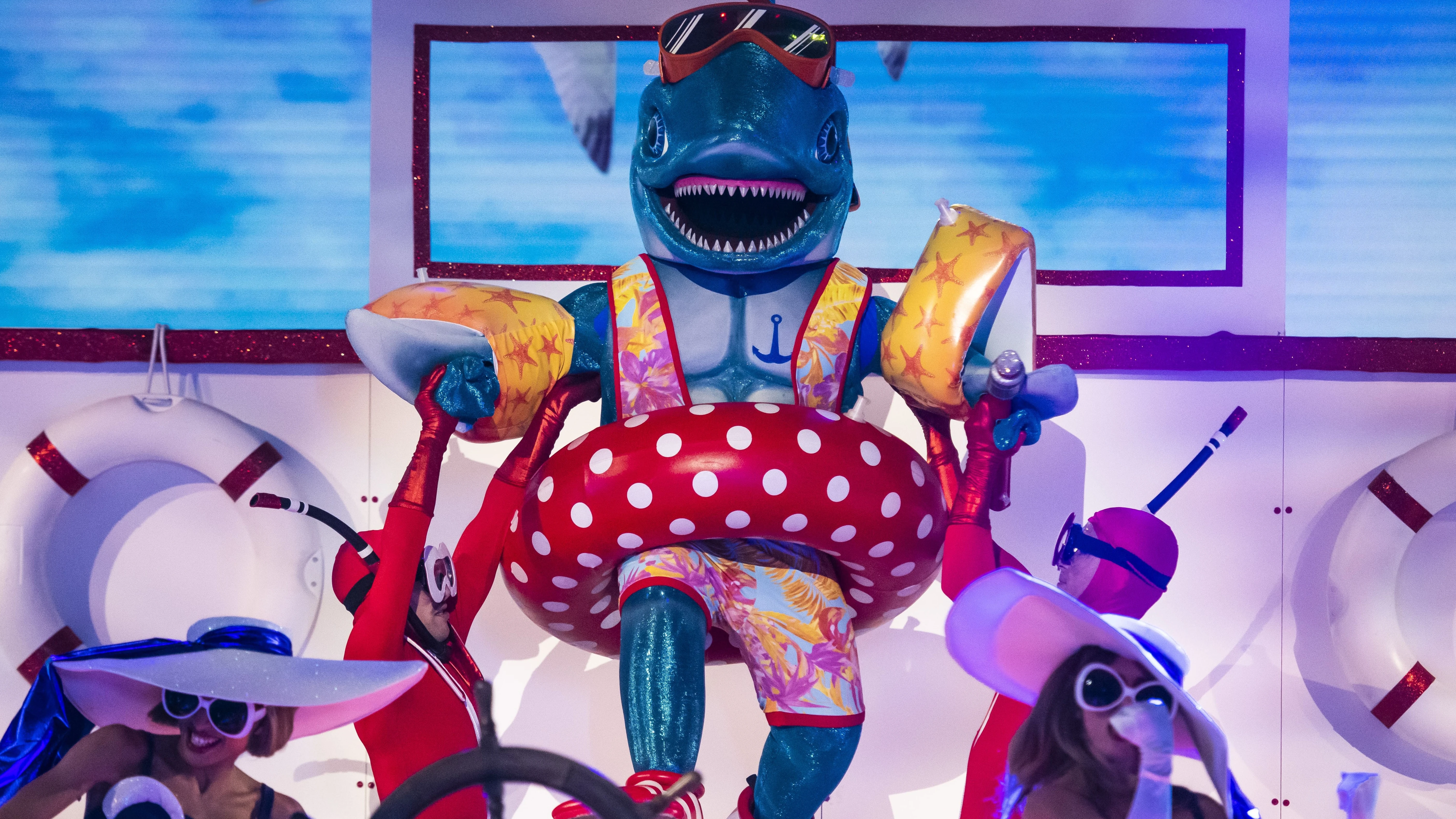 Tiburón saca su lado más fiestero para provocar un tsunami latino en Mask Singer Tiburón saca su lado más fiestero para provocar un tsunami latino en Mask Singer