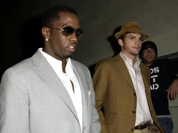 Sean 'Diddy' Combs y Ashton Kutcher Sean 'Diddy' Combs y Ashton Kutcher