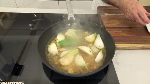 Fríe las hortalizas a fuego fuerte Fríe las hortalizas a fuego fuerte