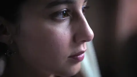 Lucía se pone el anillo de las Libert: “Os ayudará a encontrar la luz cuando estéis perdida” Lucía se pone el anillo de las Libert: “Os ayudará a encontrar la luz cuando estéis perdida”