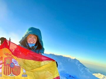 Adriana Brownlee haciendo cumbre