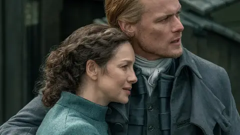 Caitriona Balfe y Sam Heughan como Claire y Jamie Fraser en Outlander Caitriona Balfe y Sam Heughan como Claire y Jamie Fraser en Outlander