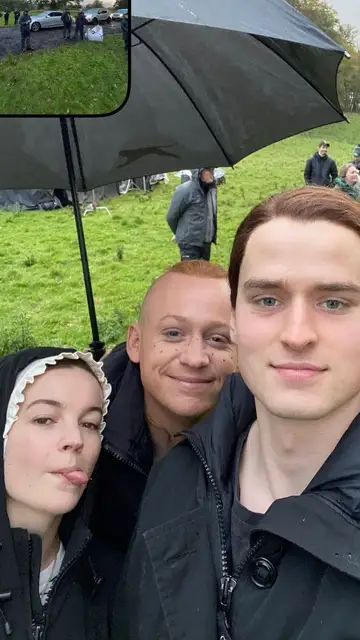 Rachel (Izzy Meikle-Small), el joven Ian (John Bell) y William (Charles Vandervaart) en Outlander Rachel (Izzy Meikle-Small), el joven Ian (John Bell) y William (Charles Vandervaart) en Outlander