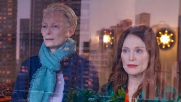 Tilda Swinton y Julianne Moore en La habitación de al lado