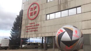 Fachada de la Ciudad de F&uacute;tbol de las Rozas, sede de la RFEF