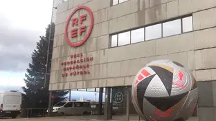 Fachada de la Ciudad de Fútbol de las Rozas, sede de la RFEF Fachada de la Ciudad de Fútbol de las Rozas, sede de la RFEF