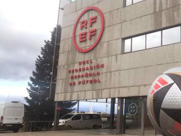 Fachada de la Ciudad de Fútbol de las Rozas, sede de la RFEF