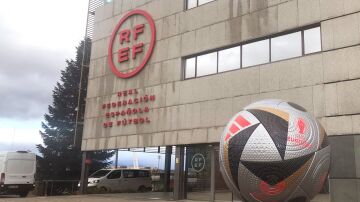 Fachada de la Ciudad de Fútbol de las Rozas, sede de la RFEF