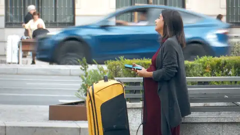 "Espejo público" saca a la calle el termómetro de la solidaridad para averiguar si ayudamos a un desconocido "Espejo público" saca a la calle el termómetro de la solidaridad para averiguar si ayudamos a un desconocido