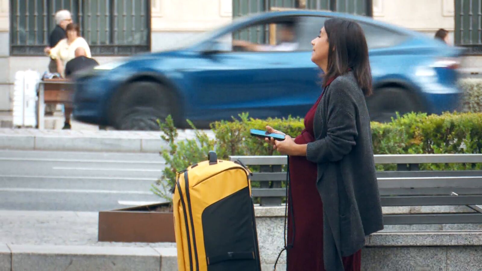 ¿Qué harías si ves a una embarazada que necesita ayuda en la calle?