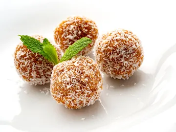 Bolitas de coco y dulce de leche caseras, de Karlos Arguiñano: "Una receta perfecta para hacer con niños" Bolitas de coco y dulce de leche caseras, de Karlos Arguiñano: "Una receta perfecta para hacer con niños"