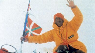 El Athletic homenajeará a un alpinista que exhibió una ikurriña con el emblema de ETA en el Everest