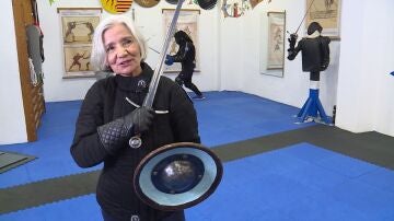 Leonor Santana, aficionada a la esgrima histórica