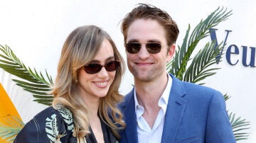 Robert Pattinson y Suki Waterhouse