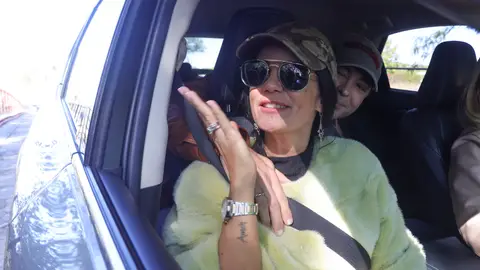 Ana Herminia y Ángel Cristo Jr. atendiendo a la prensa tras su boda Ana Herminia y Ángel Cristo Jr. atendiendo a la prensa tras su boda