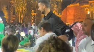 Djokovic animando a Nadal a bailar en la noche saud&iacute;