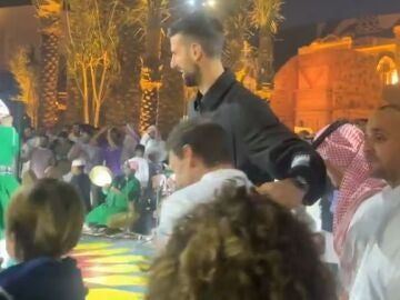 Djokovic animando a Nadal a bailar en la noche saudí