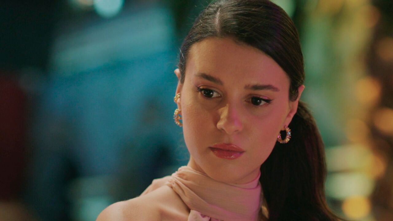 Esta noche, en Una nueva vida: el cuarto aniversario de Ferit y Pelin se  convierte en una humillación para Seyran