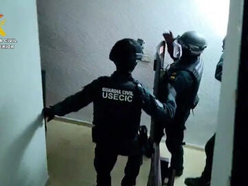 Imagen de la Guardia Civil desmantelando las "granjas humanas"