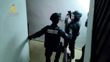 Imagen de la Guardia Civil desmantelando las "granjas humanas"