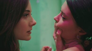 Suna acorrala a Pelin en el baño tras insultar a Seyran: “Si vuelves a molestarla, te arrepentirás” 