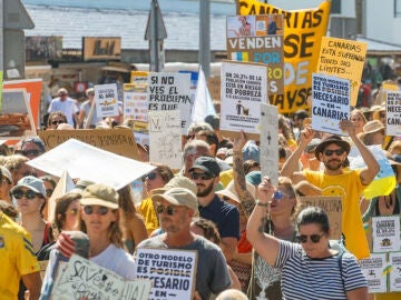 Manifestación contra el modelo turístico en Canarias