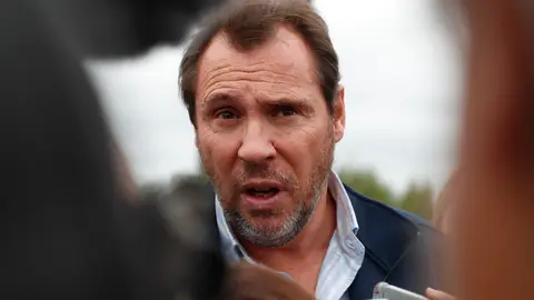 El ministro de Transportes y Movilidad Sostenible, Óscar Puente, hace declaraciones a los medios de comunicación, momentos antes de asistir a una reunión de la Federación de Asociaciones de Vecinos de Lugo. El ministro de Transportes y Movilidad Sostenible, Óscar Puente, hace declaraciones a los medios de comunicación, momentos antes de asistir a una reunión de la Federación de Asociaciones de Vecinos de Lugo.