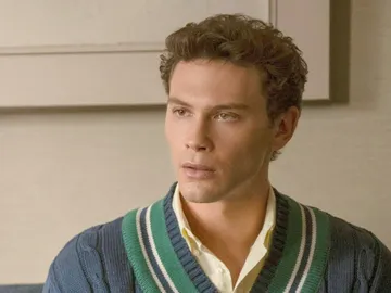 Cooper Koch como Erik Menéndez en la serie de Netflix Cooper Koch como Erik Menéndez en la serie de Netflix