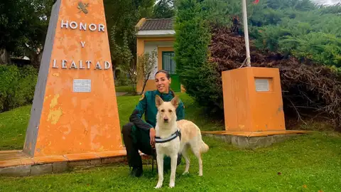 Fátima Ocampo ha entrenado al primer agente perruno “de palleiro” Fátima Ocampo ha entrenado al primer agente perruno “de palleiro”