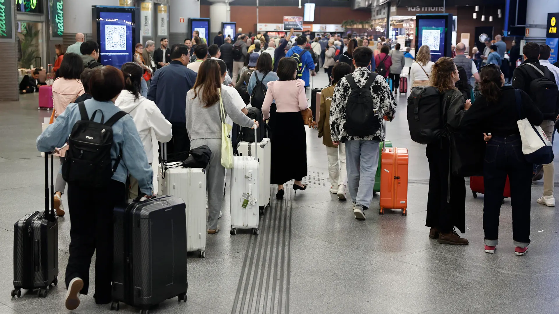 Pasajeros en la estaci&oacute;n de Atocha