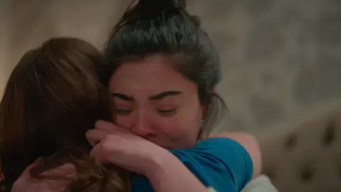 En el último capítulo de Hermanos: un sacrificio por amor, pero… ¿a qué precio? En el último capítulo de Hermanos: un sacrificio por amor, pero… ¿a qué precio?