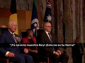 “¡Devuélvenos nuestra tierra!”: el grito contra el rey Carlos III en pleno Parlamento australiano