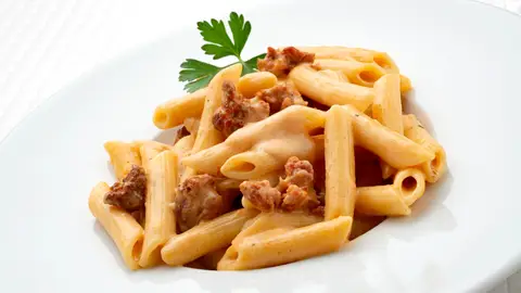 Macarrones con chorizo y salsa aurora, la "receta humilde pero contundente" de Karlos Arguiñano Macarrones con chorizo y salsa aurora, la "receta humilde pero contundente" de Karlos Arguiñano