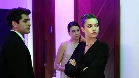 Ferit, Pelin y Seyrat en Una nueva vida Ferit, Pelin y Seyrat en Una nueva vida