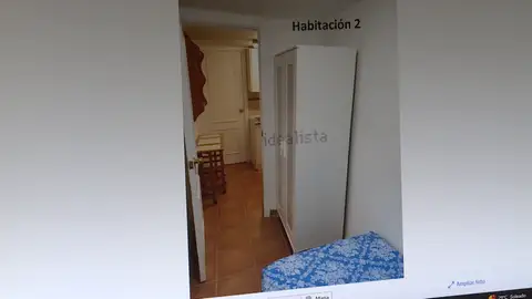 Foto de un anuncio de alquiler de un piso Foto de un anuncio de alquiler de un piso