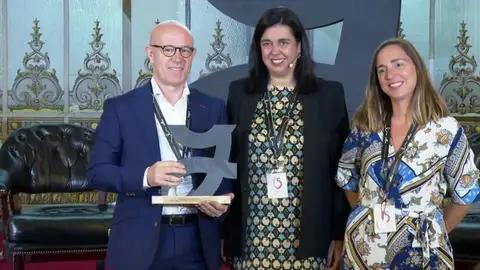 Atresmedia Formación recibe el Premio Cegos 2024 en la categoría de Desarrollo y Aprendizaje Atresmedia Formación recibe el Premio Cegos 2024 en la categoría de Desarrollo y Aprendizaje