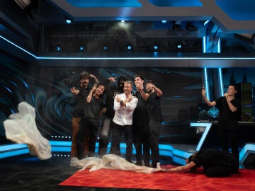 &iexcl;Seis personas dentro de un globo! Marron deja boquiabierto a Ceciarmy