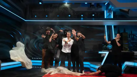 ¡Seis personas dentro de un globo! Marron deja boquiabierto a Ceciarmy ¡Seis personas dentro de un globo! Marron deja boquiabierto a Ceciarmy