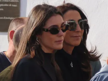Paz Padilla y Anna Ferrer en un funeral Paz Padilla y Anna Ferrer en un funeral