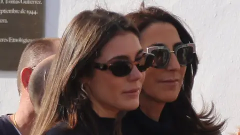 Paz Padilla y Anna Ferrer en un funeral Paz Padilla y Anna Ferrer en un funeral