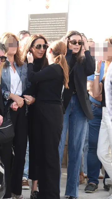 Paz Padilla y Anna Ferrer en el funeral del hermano de la humorista Paz Padilla y Anna Ferrer en el funeral del hermano de la humorista