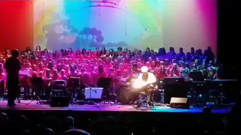 José Pérez empieza a tocar la zanfona con 90 años José Pérez empieza a tocar la zanfona con 90 años