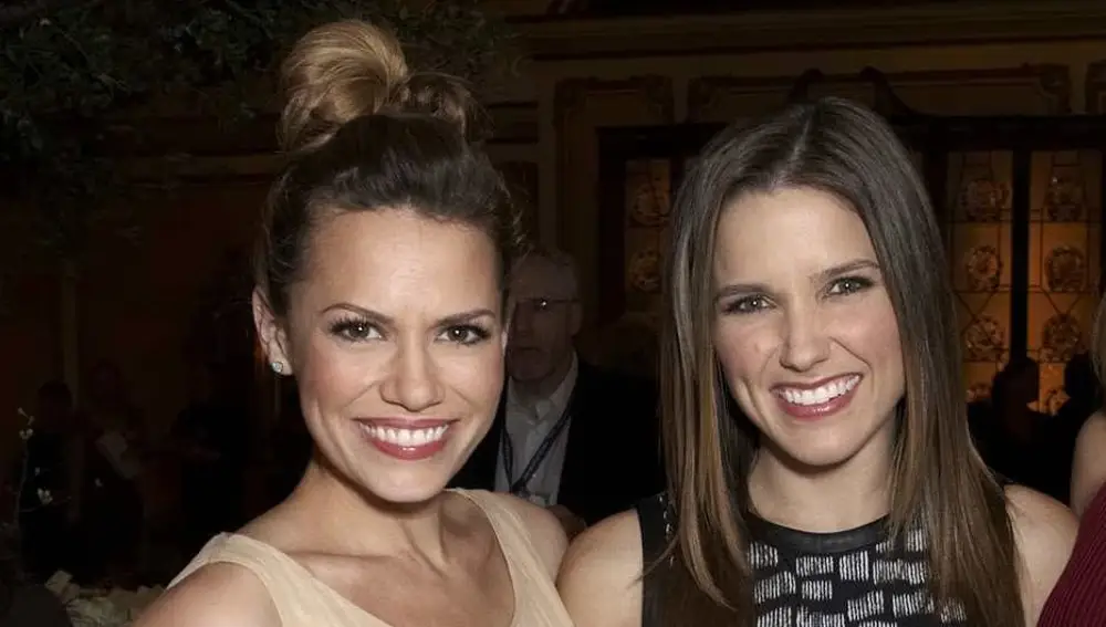 Bethany Joy Lenz y Sophia Bush Bethany Joy Lenz y Sophia Bush