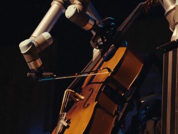 Robot violonchelista